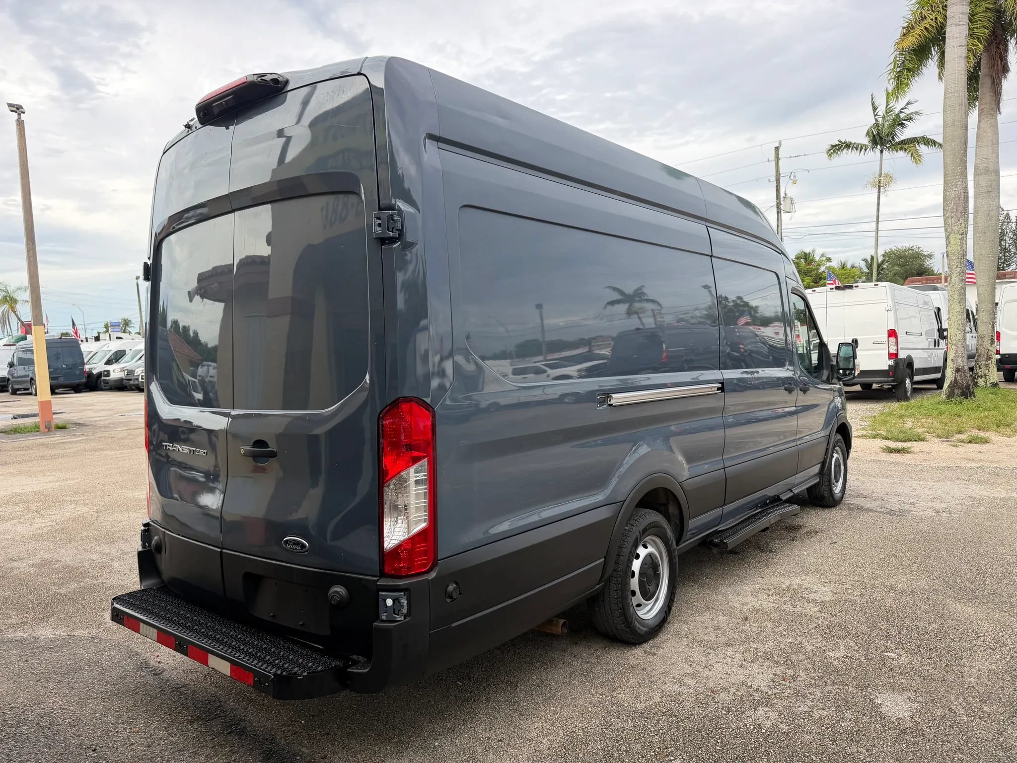Used 2020 Ford Transit 250 148 High Roof Extended RWD image 6