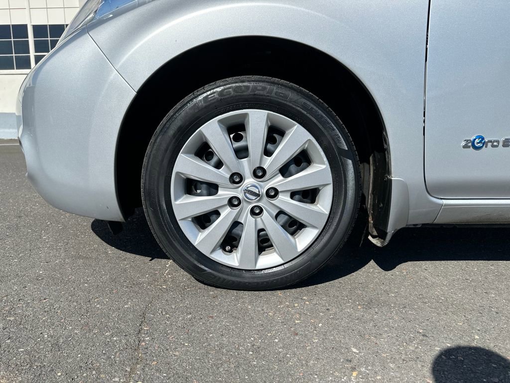 Used 2014 Nissan Leaf S w/ Charge Package FWD image 11