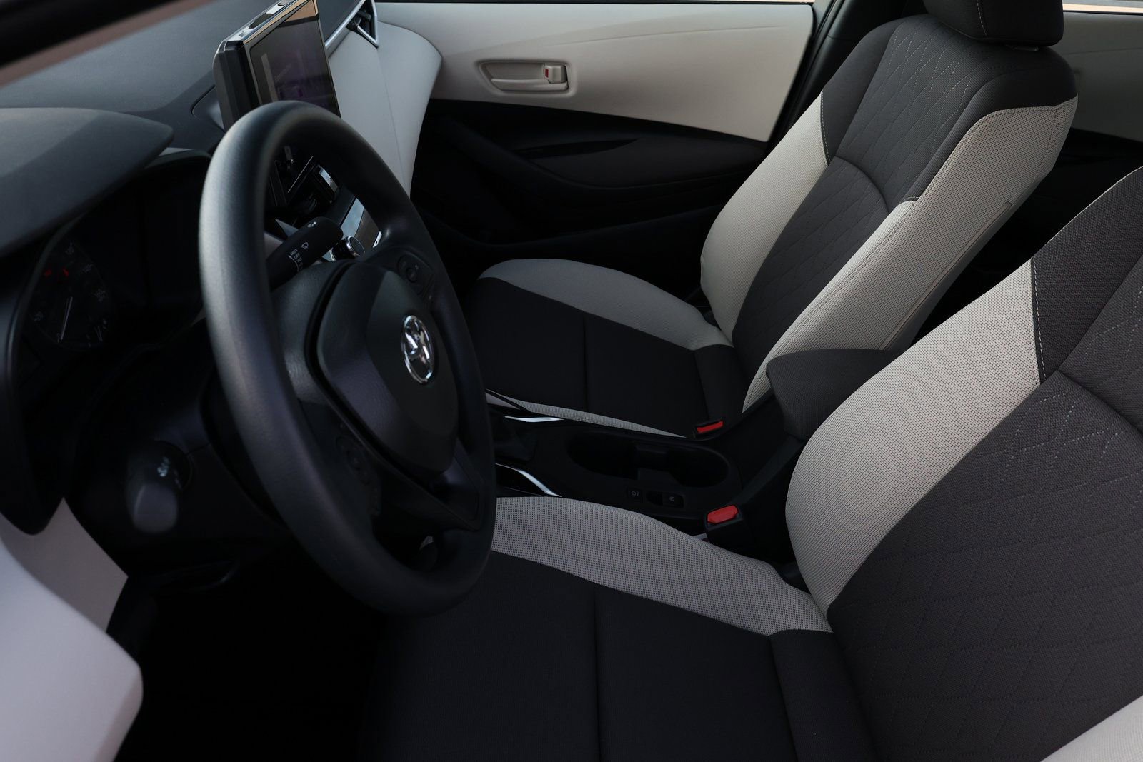 Used 2024 Toyota Corolla LE image 12