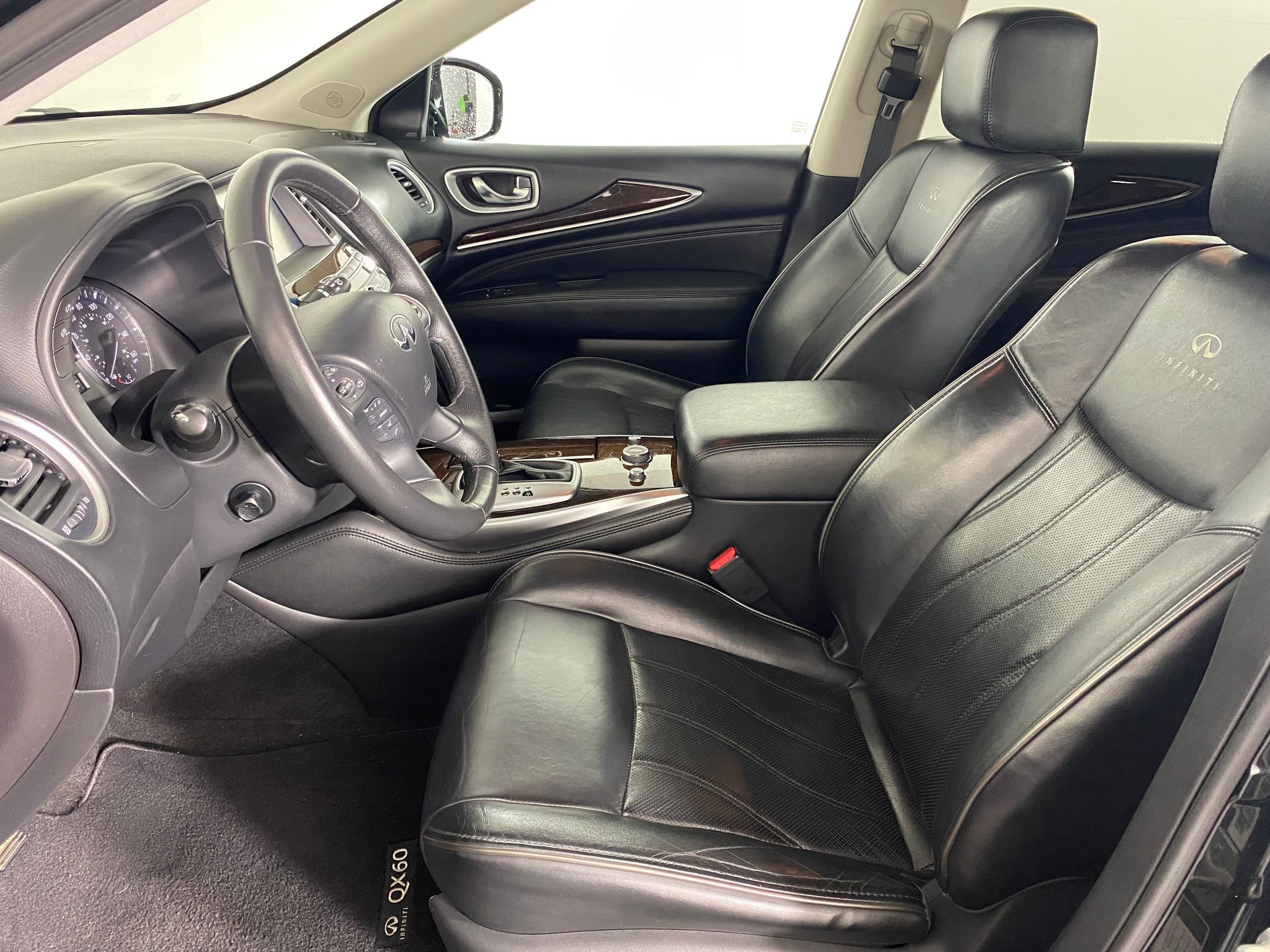 Used 2014 INFINITI QX60 FWD w/ Deluxe Touring Package image 4