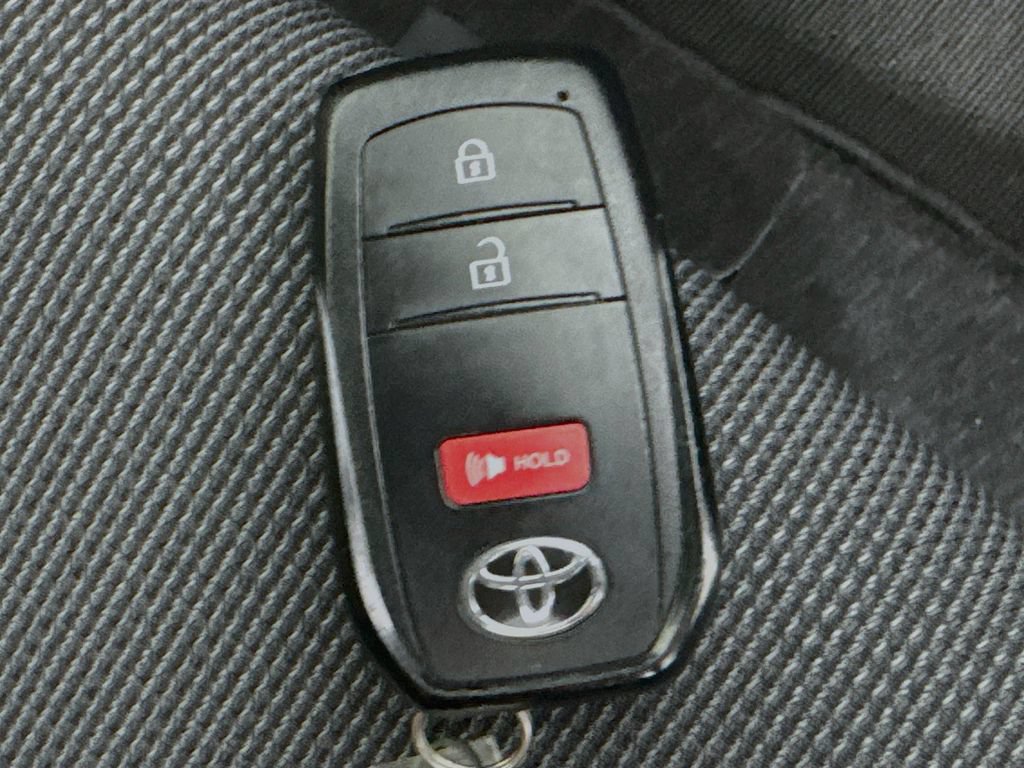 Used 2025 Toyota Prius LE FWD image 34