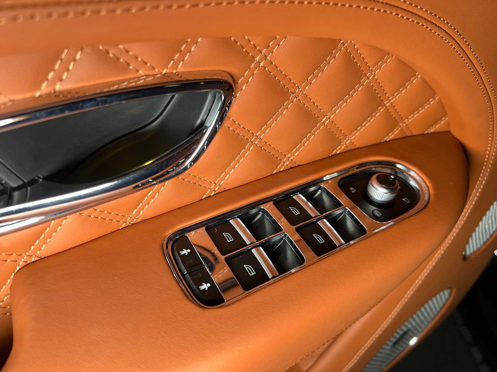 Used 2022 Bentley Bentayga AWD/4WD image 25