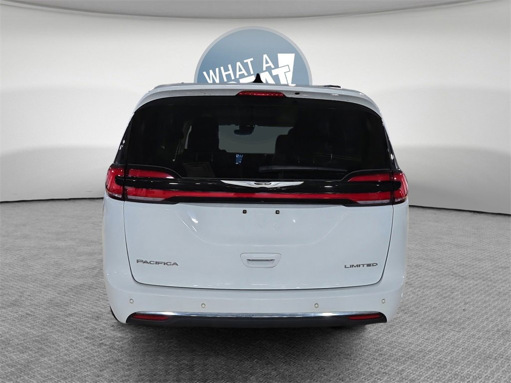 Used 2023 Chrysler Pacifica Limited image 5