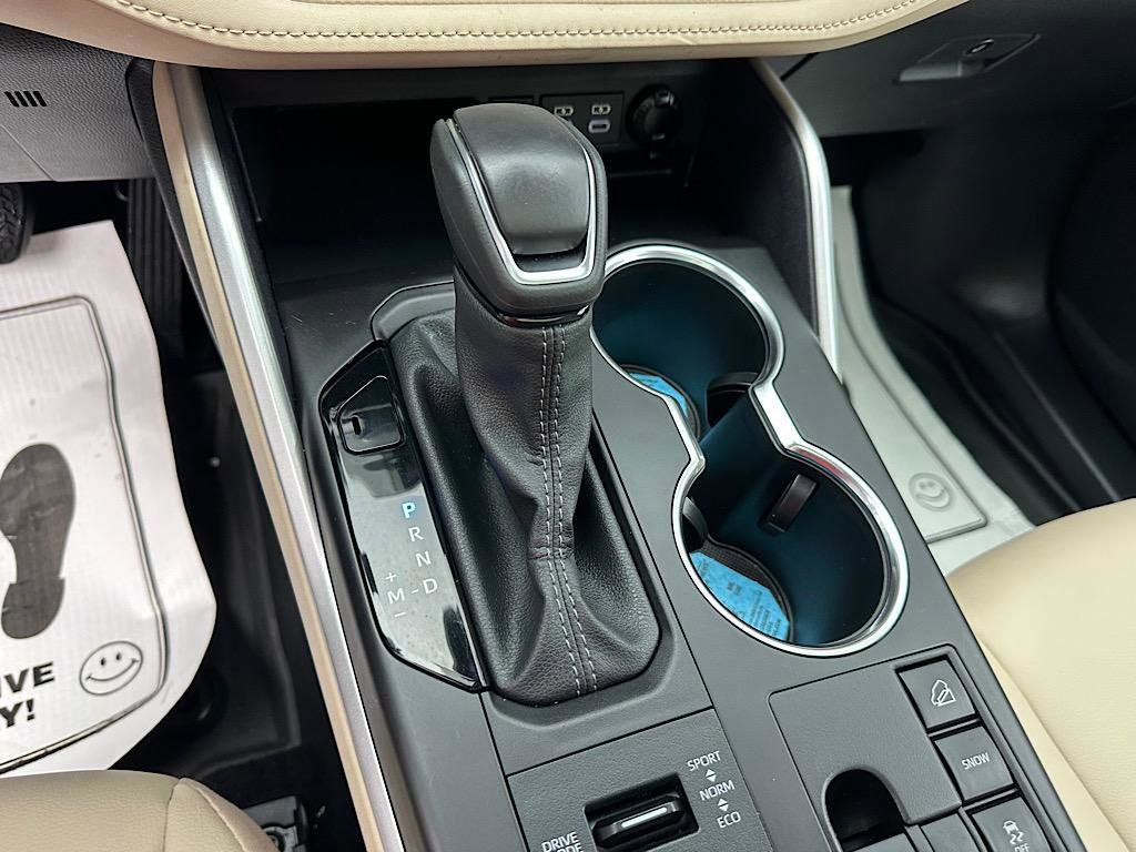 Certified 2024 Toyota Highlander XLE image 27