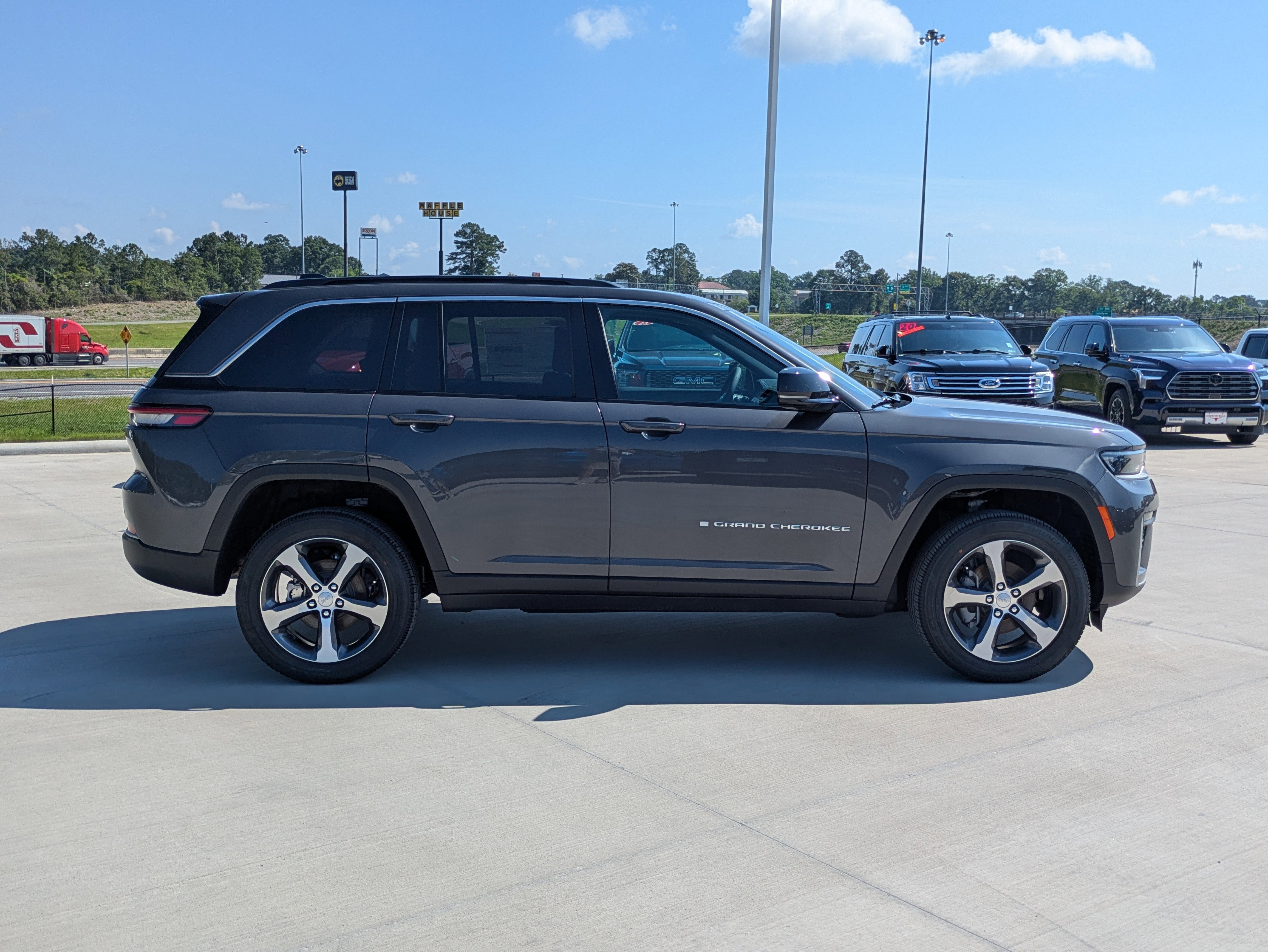 New 2026 Jeep Grand Cherokee Limited RWD image 6