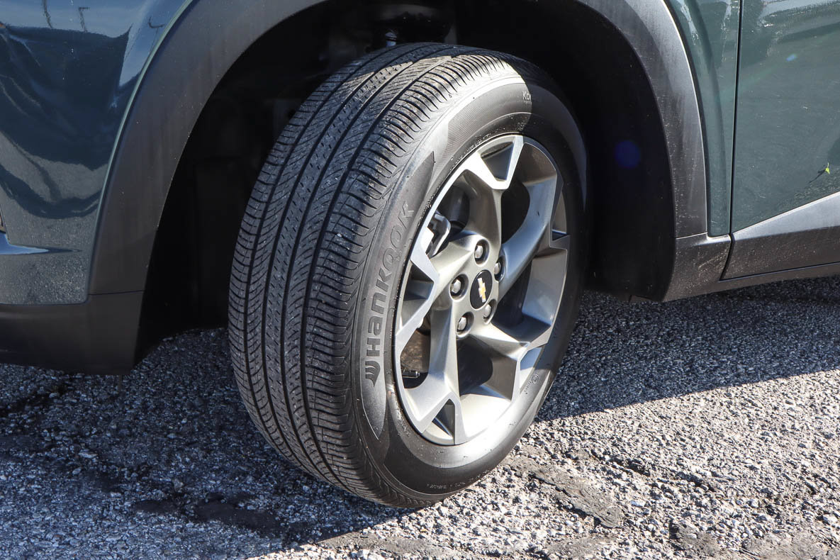 Used 2025 Chevrolet Trax LT FWD image 17