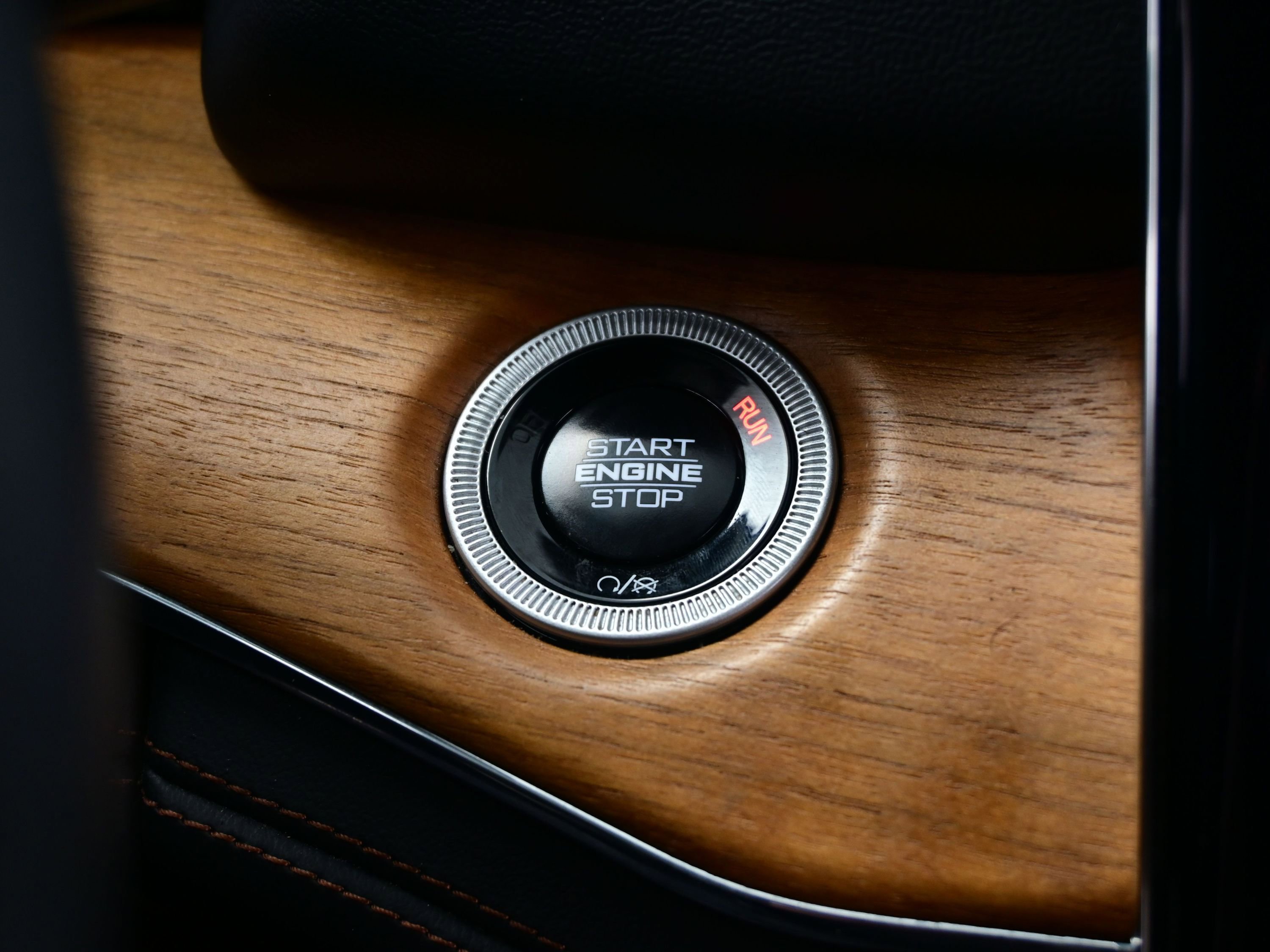 Used 2025 Jeep Grand Cherokee L Summit image 24