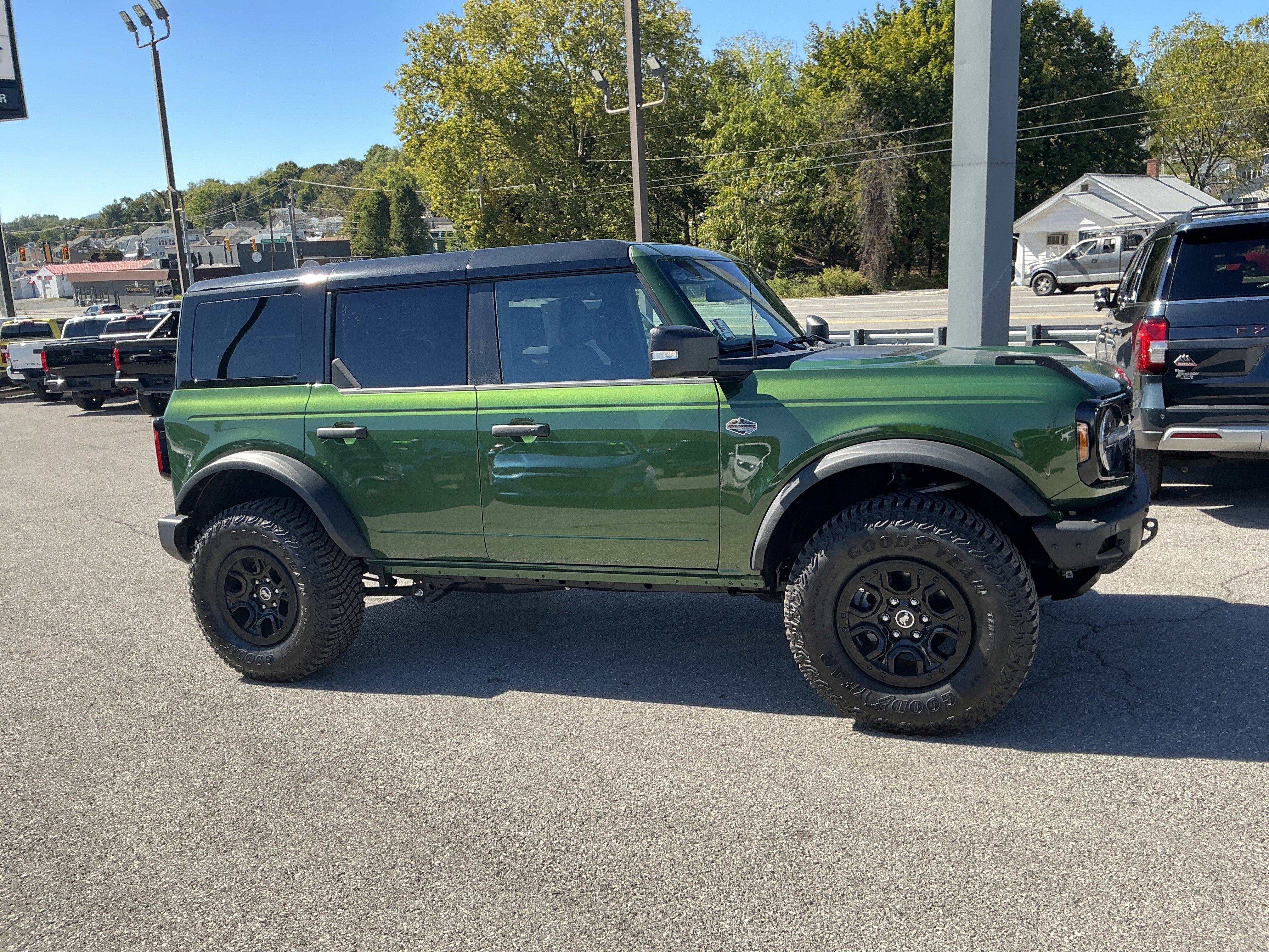 Used 2024 Ford Bronco Wildtrak image 2