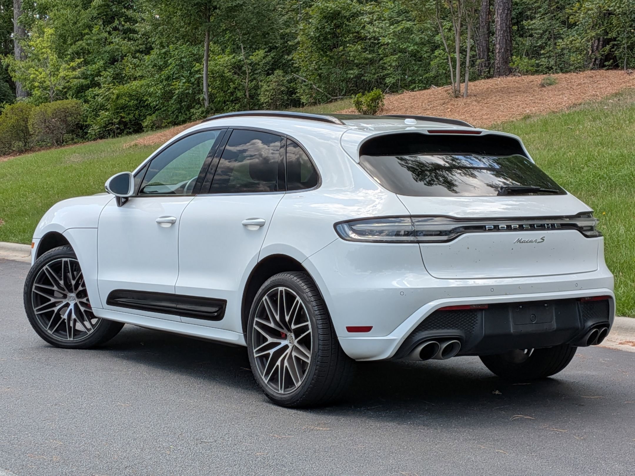 Certified 2024 Porsche Macan S AWD/4WD image 3