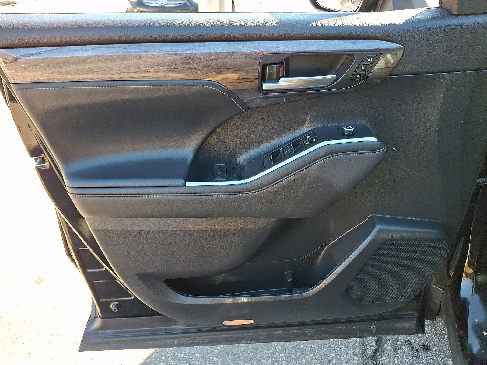 Used 2023 Toyota Highlander Limited image 15