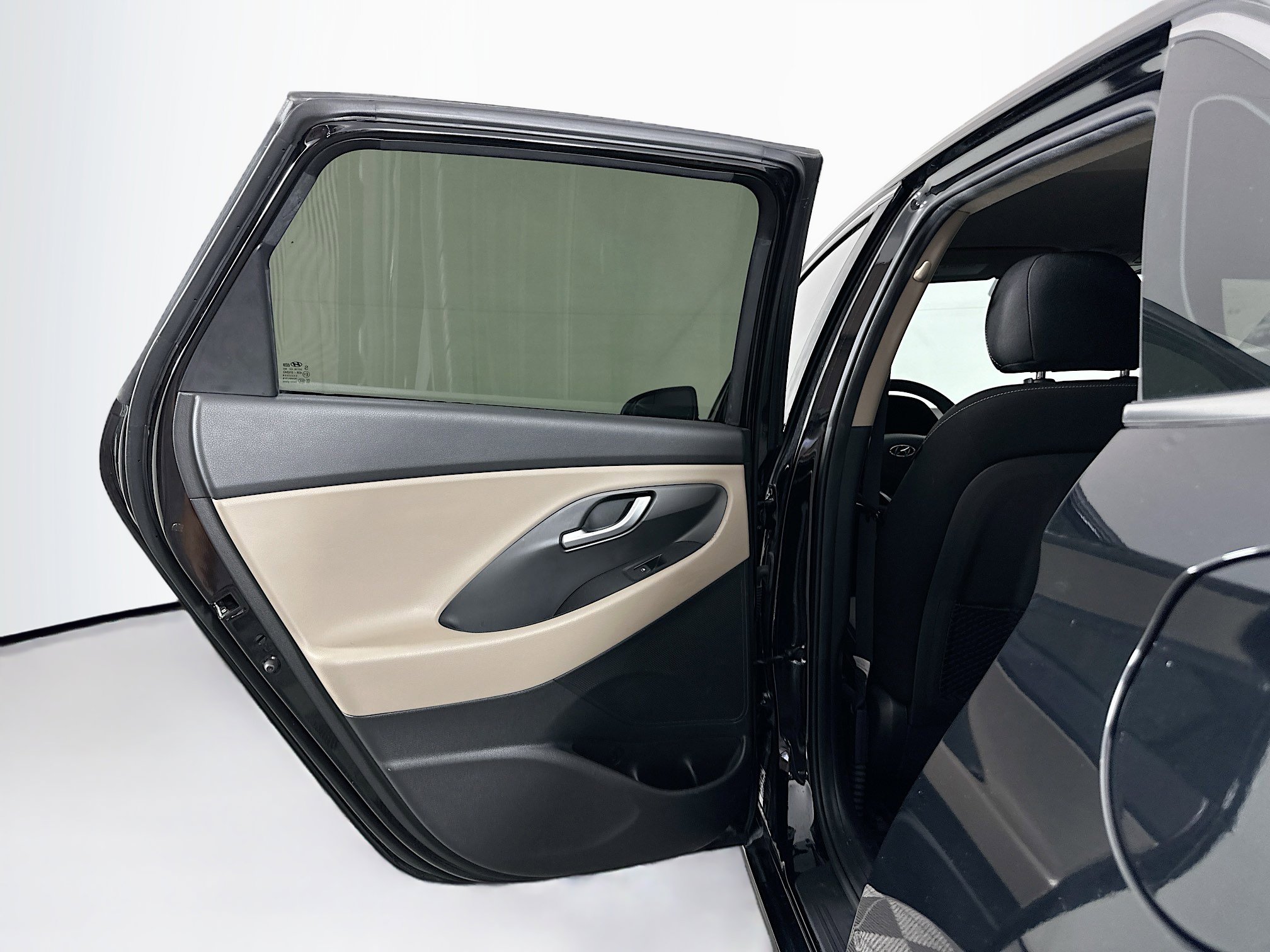 Used 2019 Hyundai Elantra GT image 24