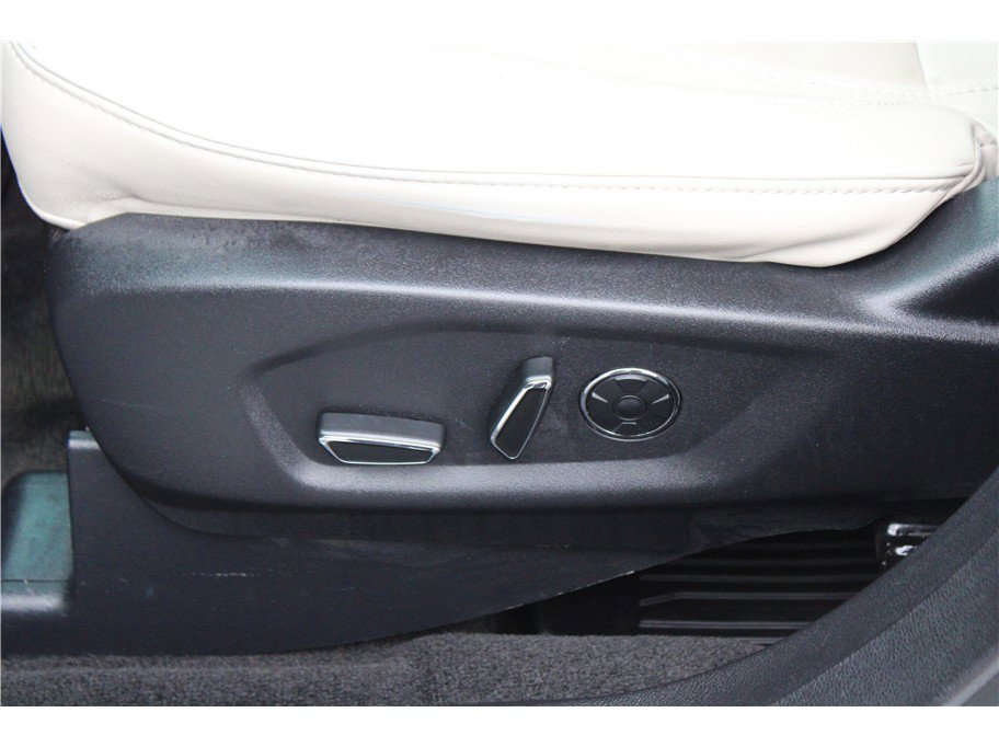 Used 2017 Ford Explorer Platinum image 9