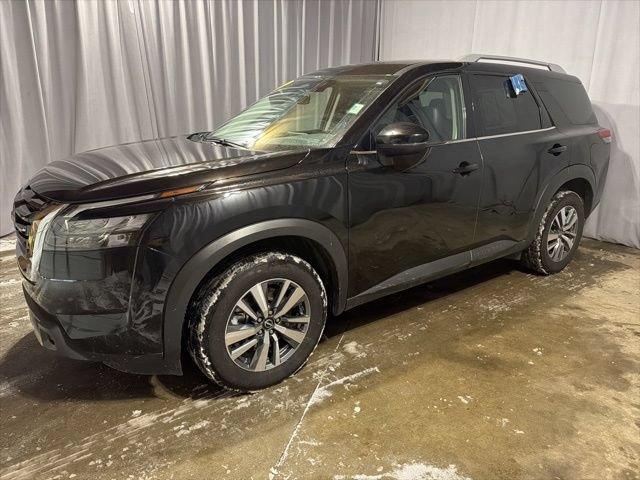 Used 2025 Nissan Pathfinder SL AWD/4WD image 5