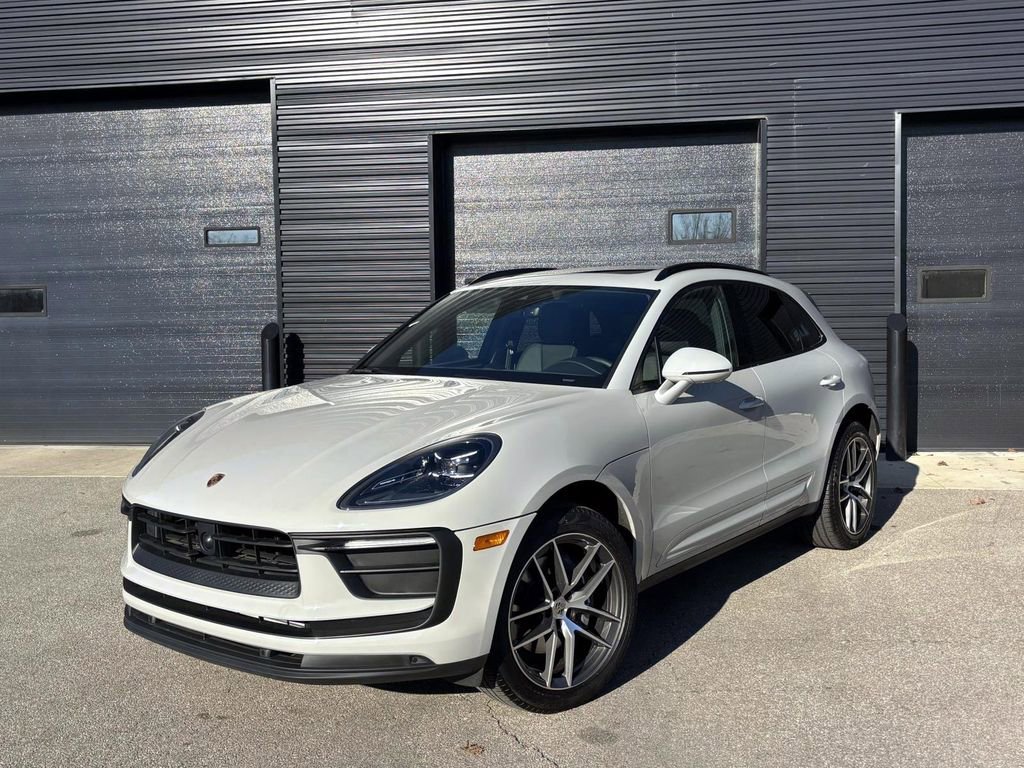 Certified 2024 Porsche Macan image 6