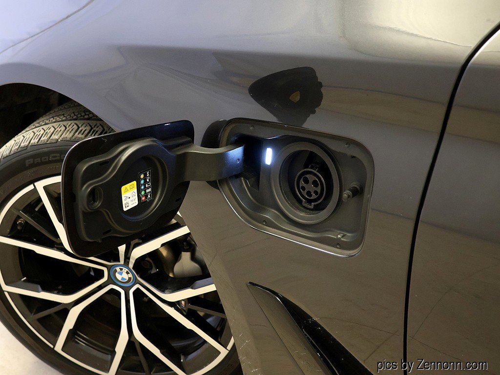 Certified 2023 BMW 530e 530e w/ M Sport Package image 10