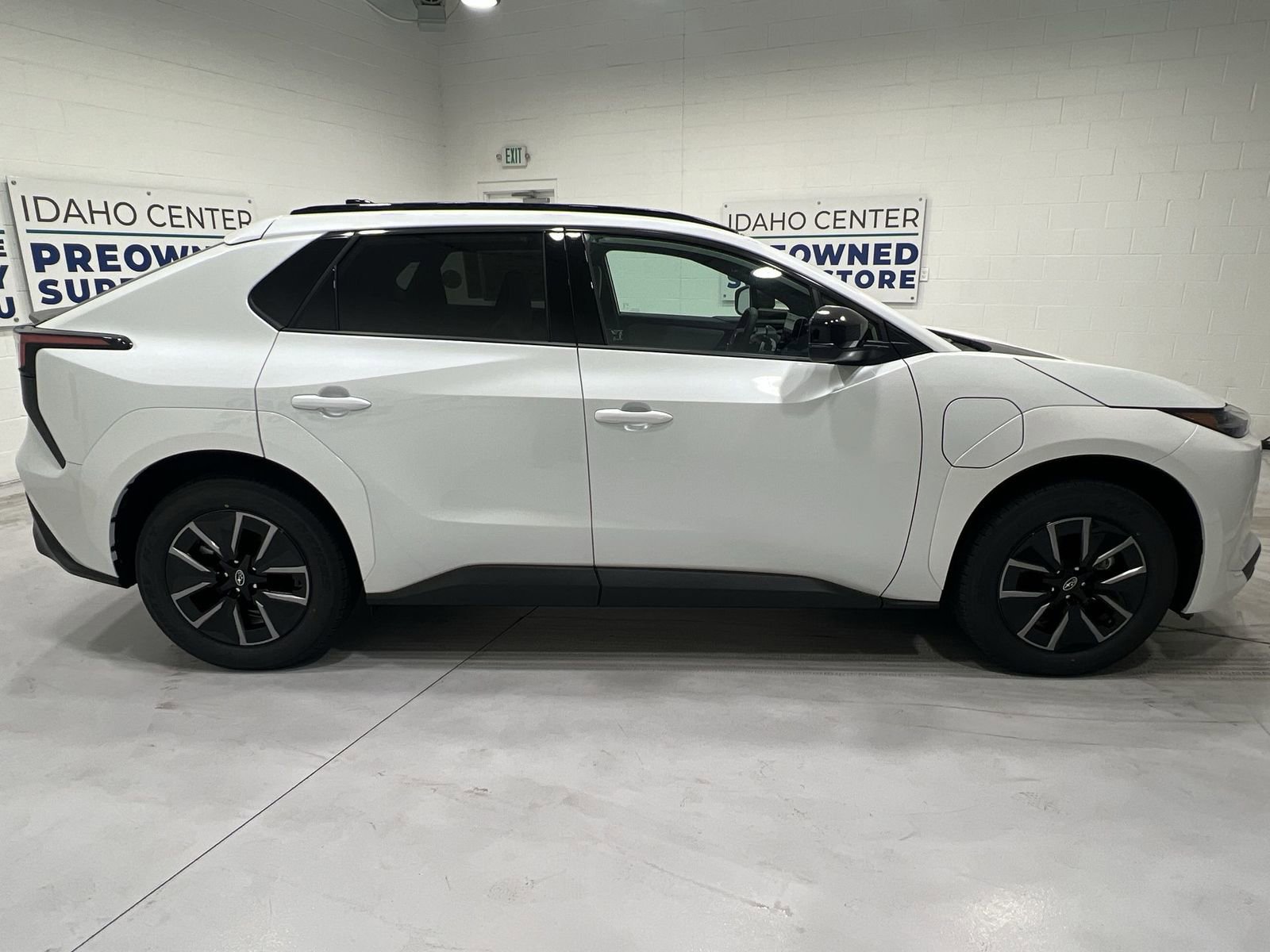 New 2026 Subaru Solterra w/ Premium Convenience Package AWD/4WD image 9
