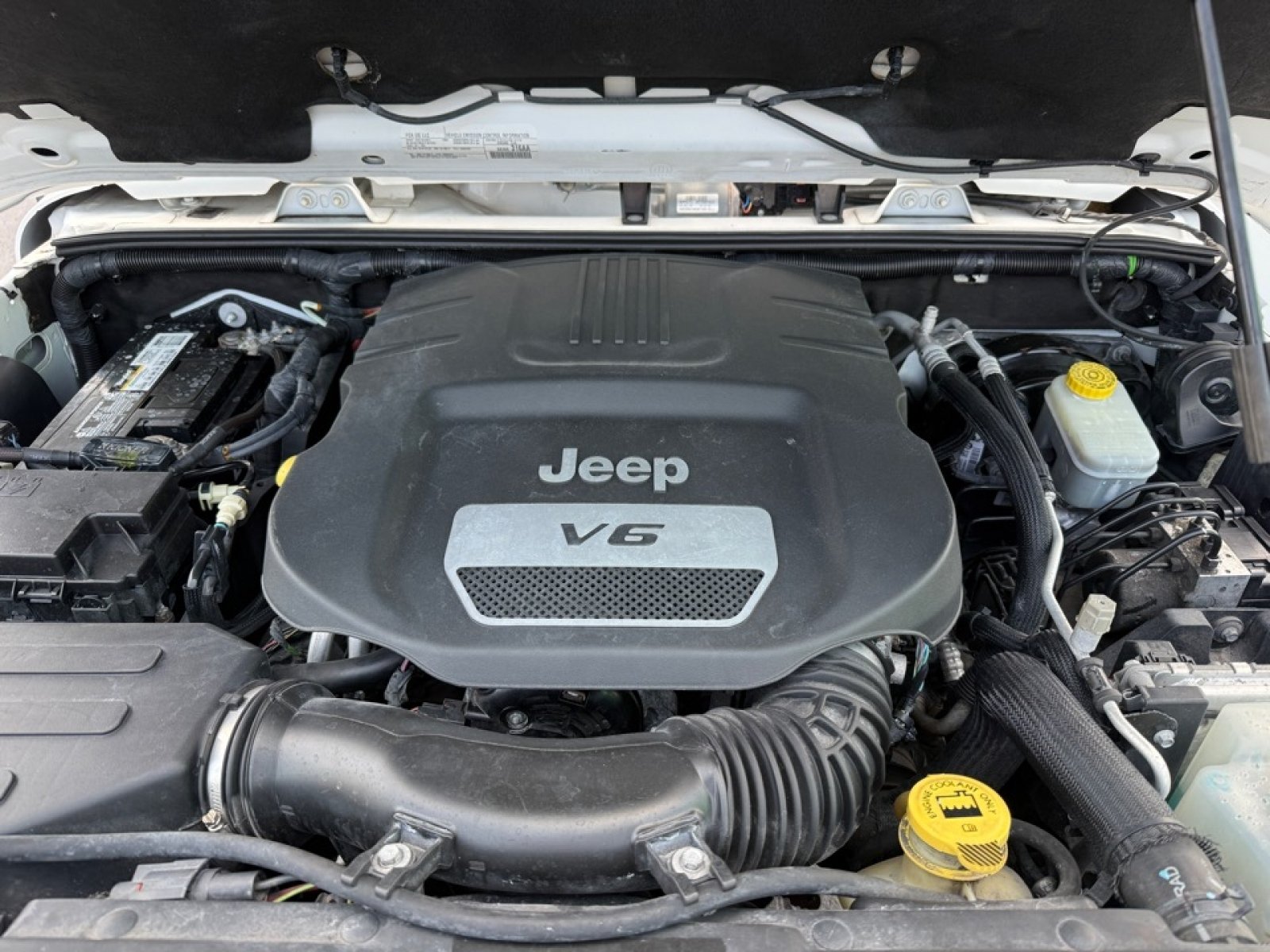 Used 2018 Jeep Wrangler Unlimited Sahara AWD/4WD image 38