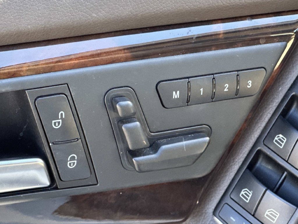 Used 2013 Mercedes-Benz GLK 350 4MATIC image 16