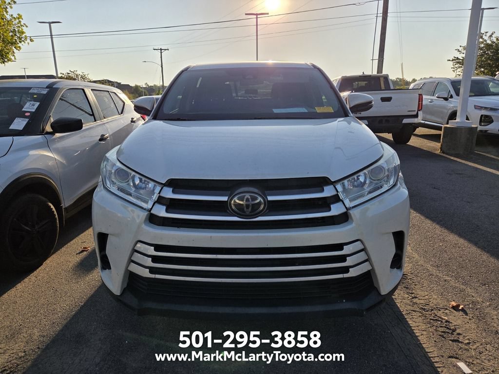 Used 2019 Toyota Highlander LE FWD image 2
