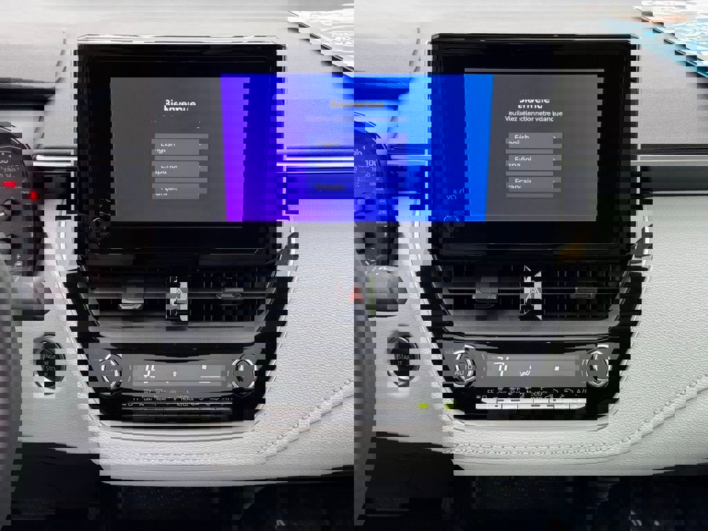 Used 2023 Toyota Corolla SE w/ SE Premium Package image 17