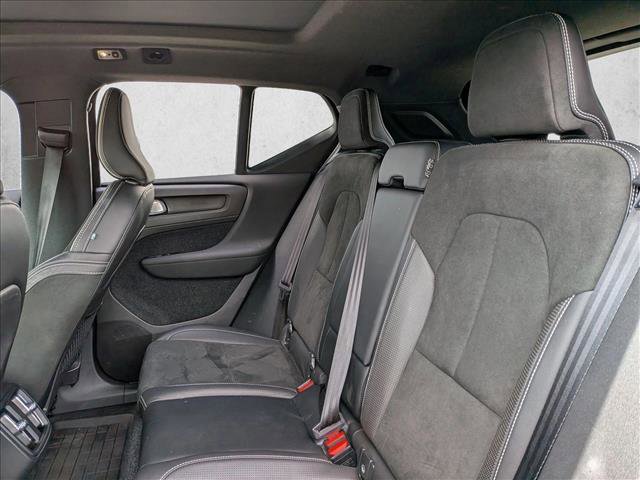 Used 2019 Volvo XC40 T5 R-Design image 12