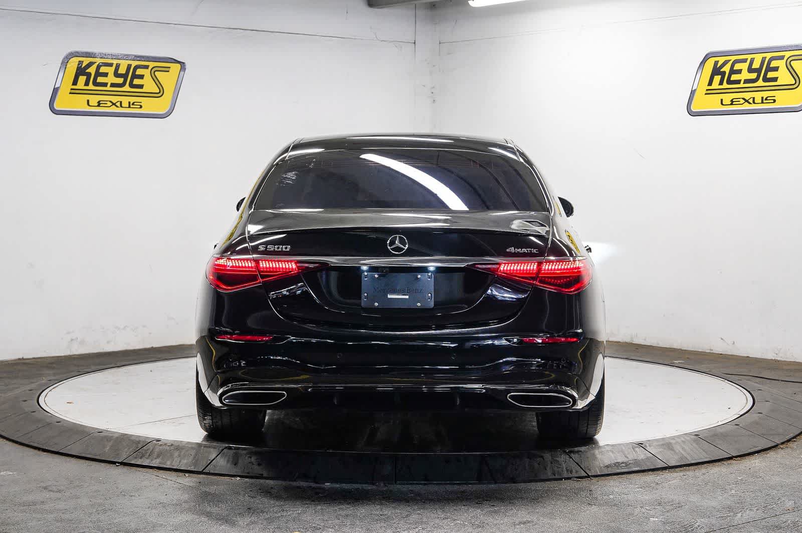 Used 2023 Mercedes-Benz S 500 4MATIC w/ AMG Line image 3