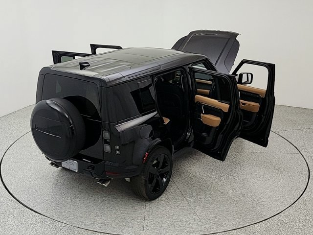 New 2026 Land Rover Defender 110 V8 AWD/4WD image 38
