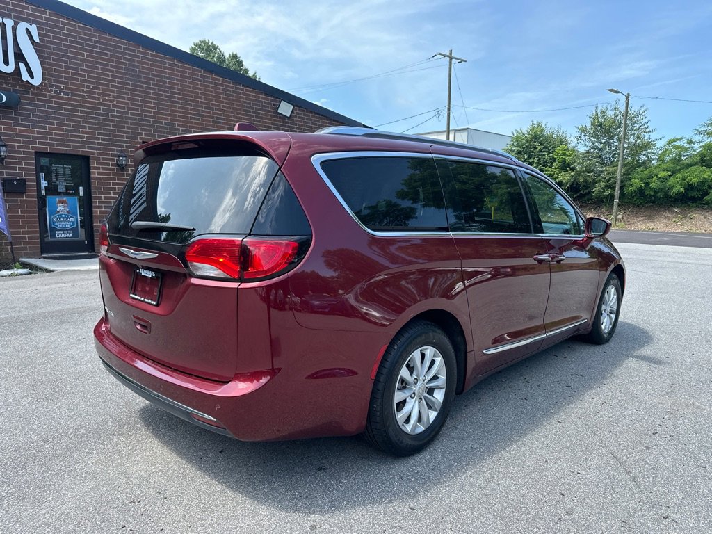 Used 2019 Chrysler Pacifica Touring-L image 7