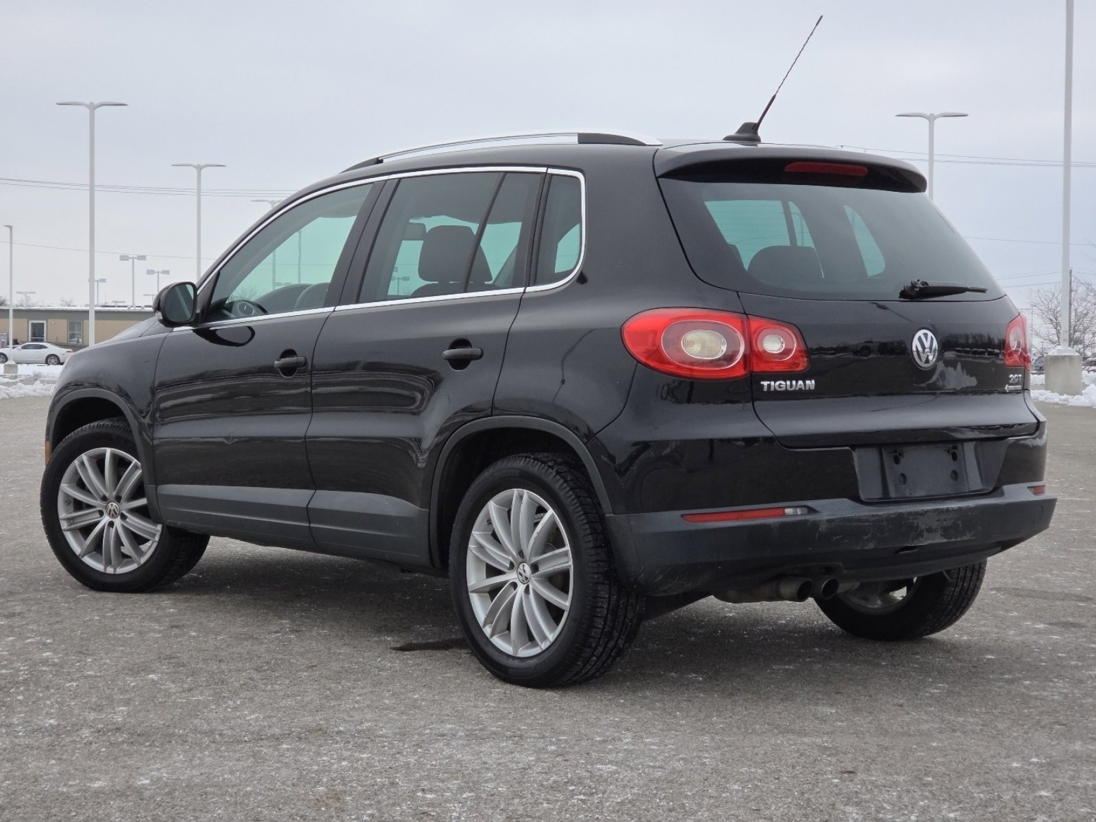 Used 2011 Volkswagen Tiguan S image 12