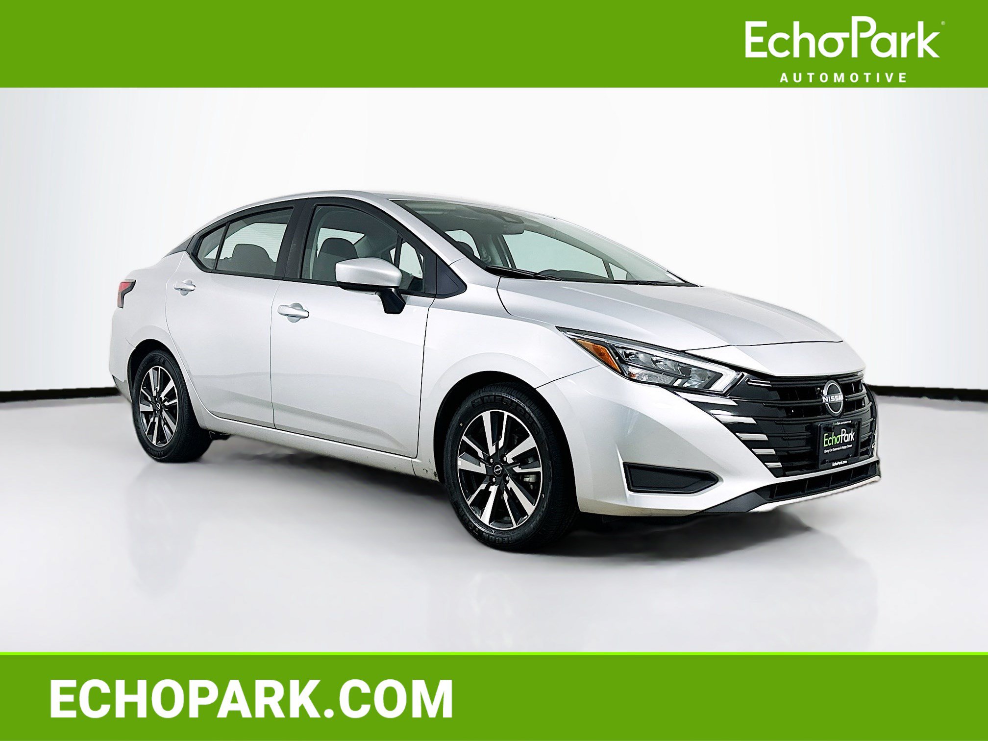 Used 2025 Nissan Versa SV FWD image 1