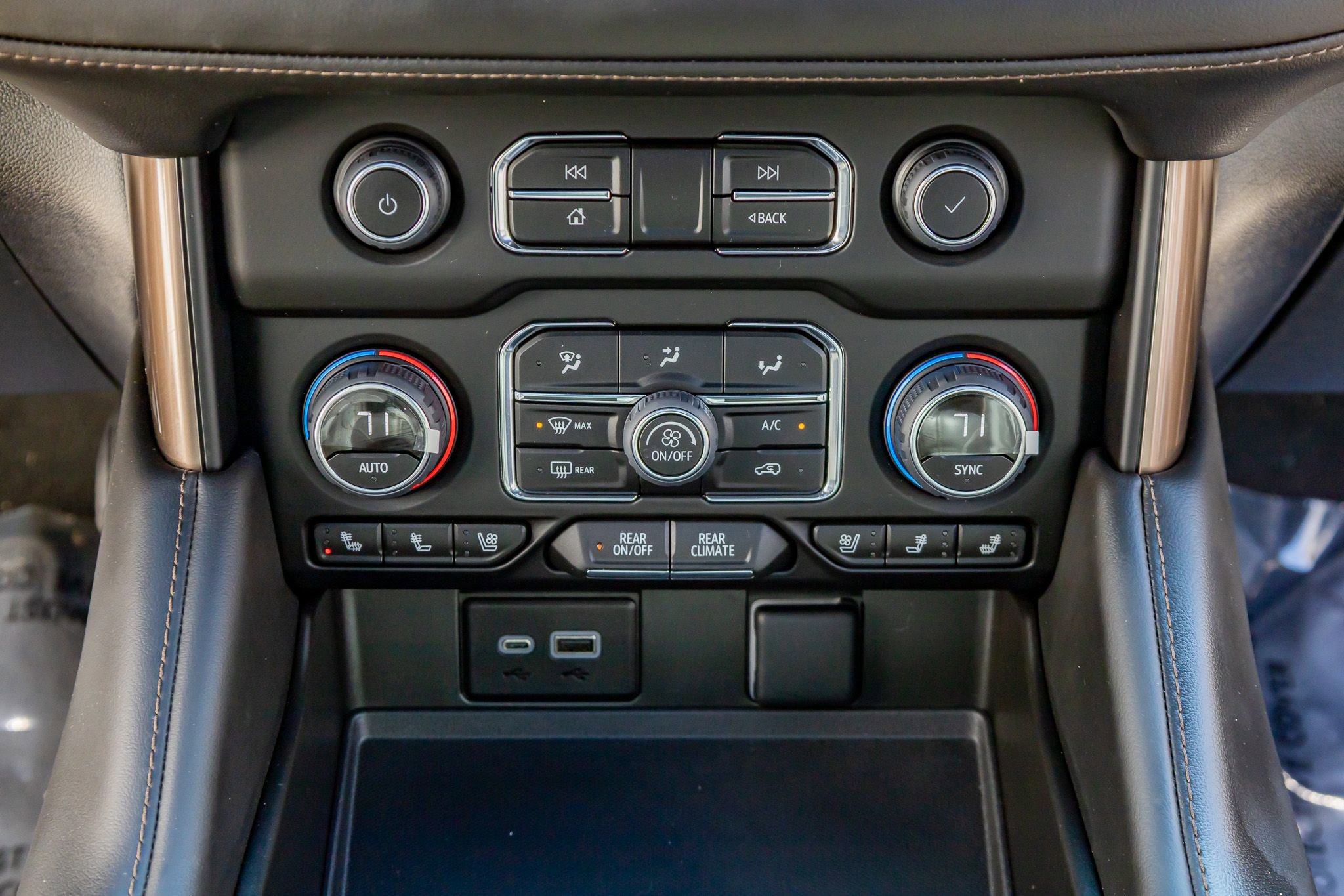 Used 2024 Chevrolet Suburban High Country image 24