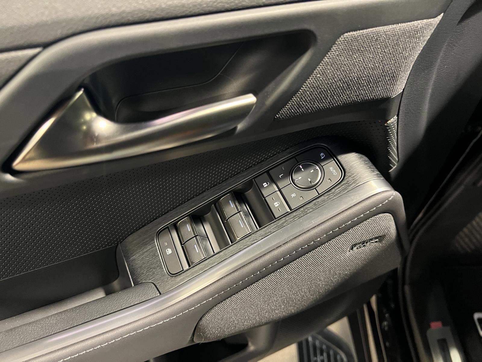 Used 2026 Lexus GX 550 w/ Cold Area Package image 27