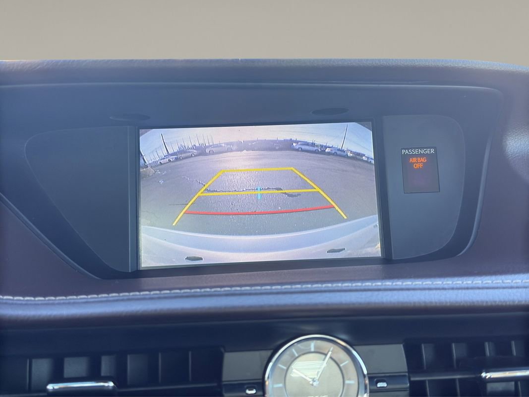 Used 2016 Lexus ES 300h w/ Luxury Package w/Wood Trim image 10