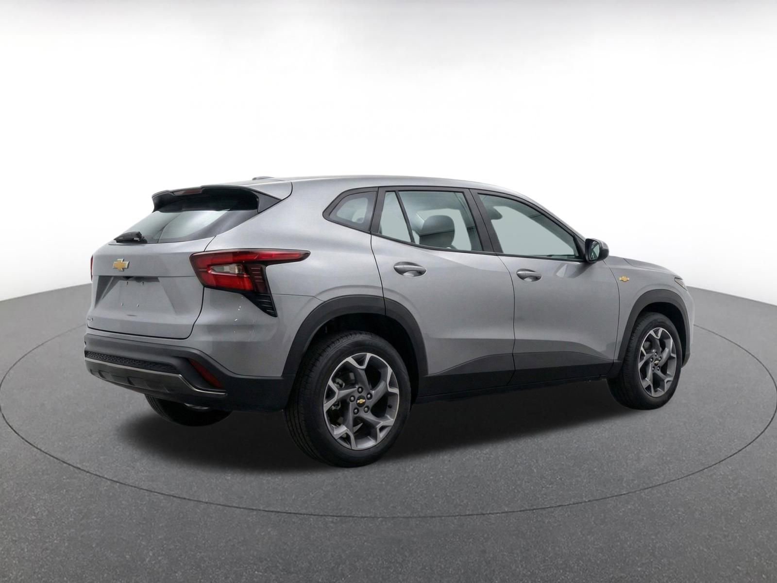 Used 2025 Chevrolet Trax LT FWD image 11