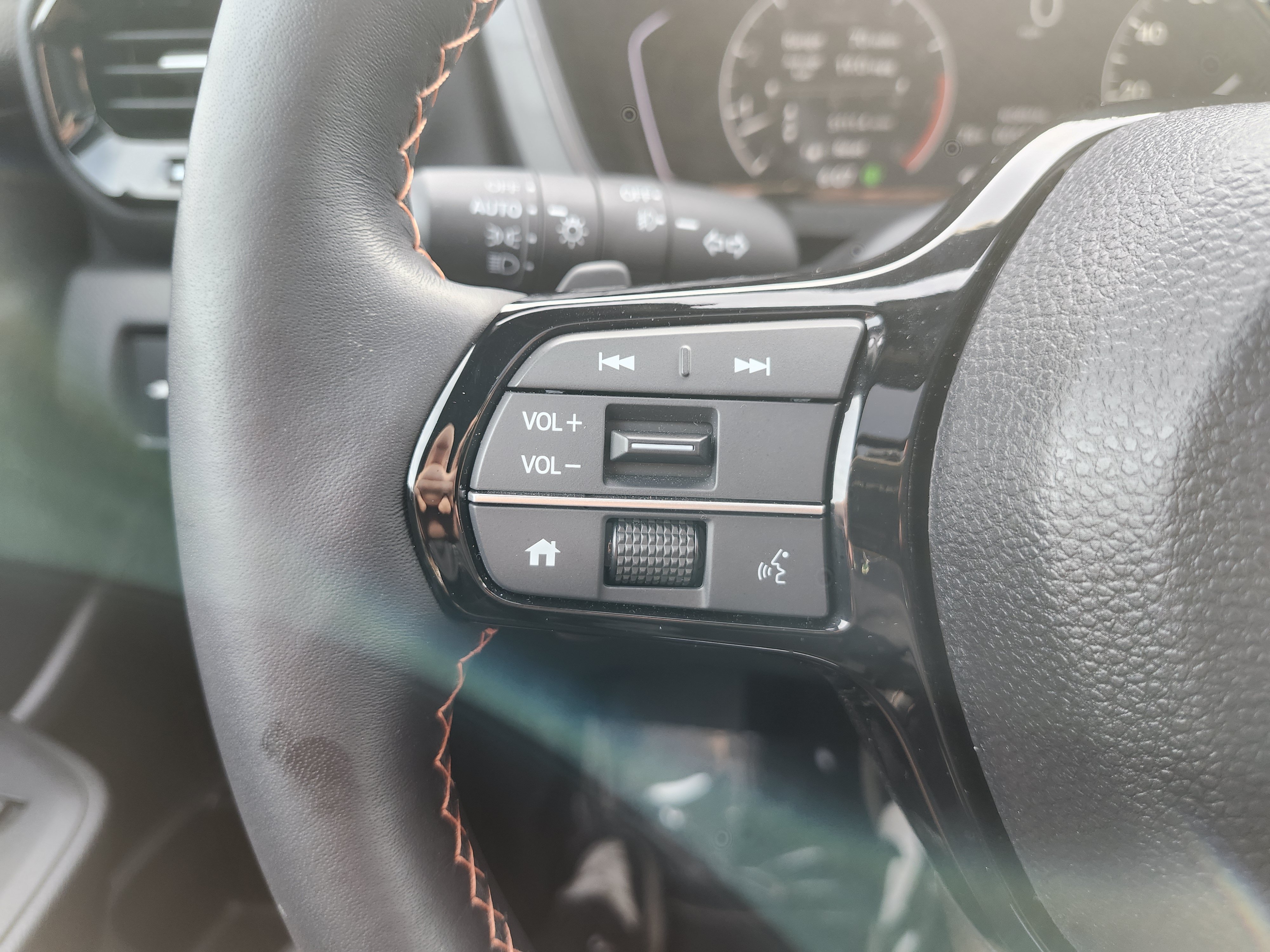 Used 2025 Honda Pilot TrailSport image 39