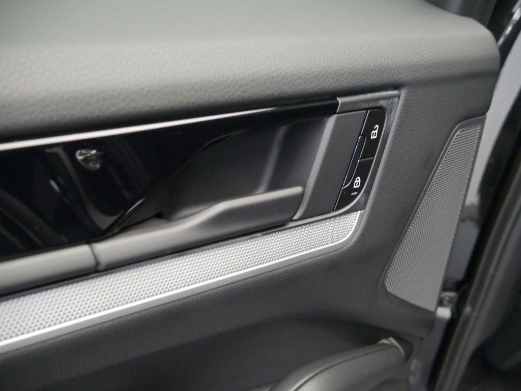 Certified 2024 Porsche Cayenne image 21