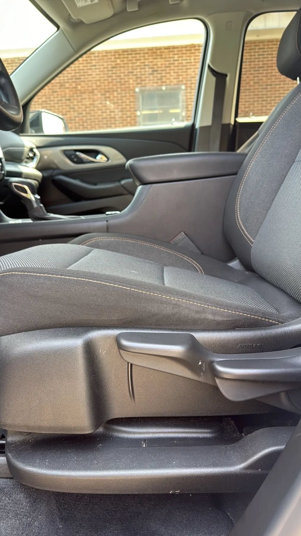 Used 2021 Chevrolet Traverse LS FWD image 13