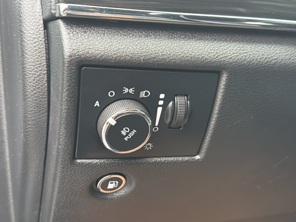 Used 2019 Jeep Grand Cherokee Limited AWD/4WD image 14