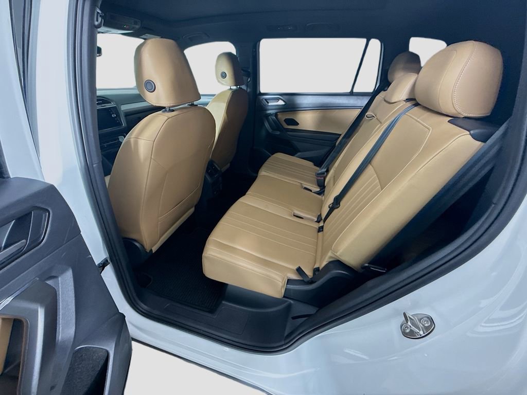 Used 2022 Volkswagen Tiguan SE R-Line image 17