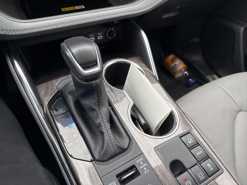 Used 2025 Toyota Highlander Platinum image 22