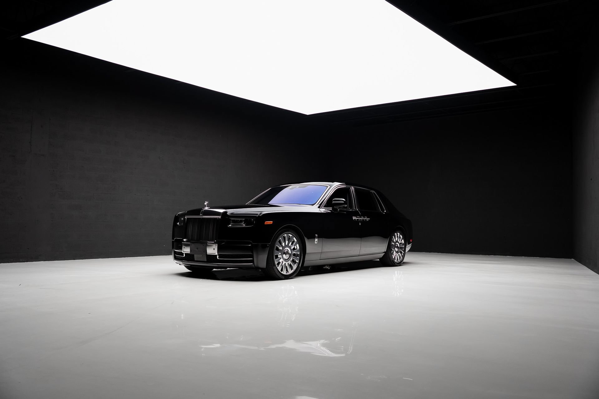 Used 2023 Rolls-Royce Phantom Sedan w/ The Phantom Package RWD image 84