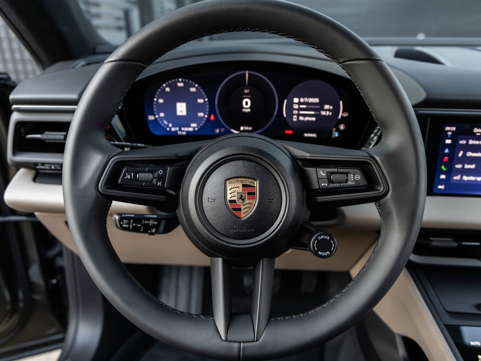 Certified 2025 Porsche Macan Electric image 26