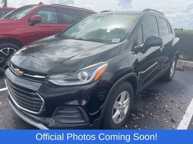 Used 2020 Chevrolet Trax LT w/ Sun & Sound Package image 2