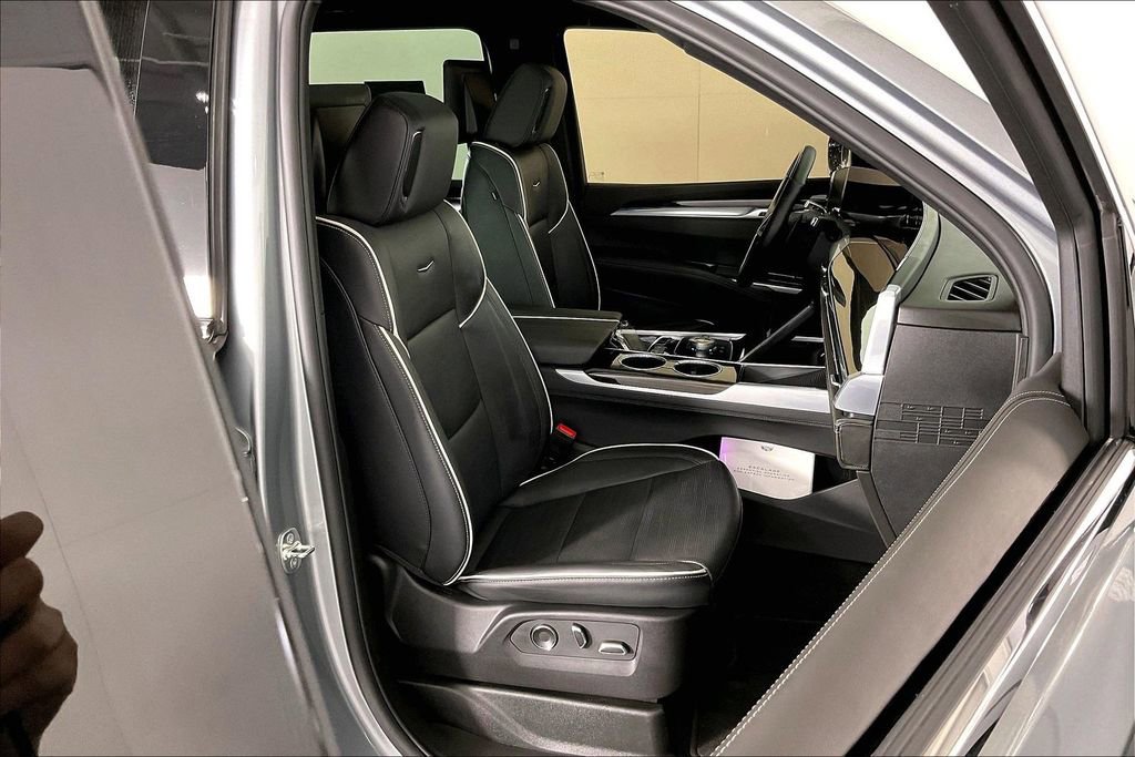 Used 2025 Cadillac Escalade Premium Luxury image 10