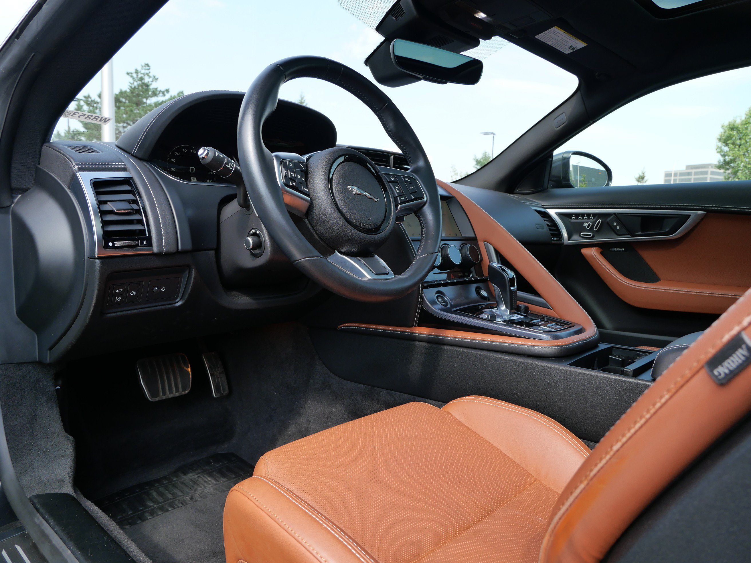 Certified 2023 Jaguar F-TYPE R-Dynamic AWD/4WD image 13