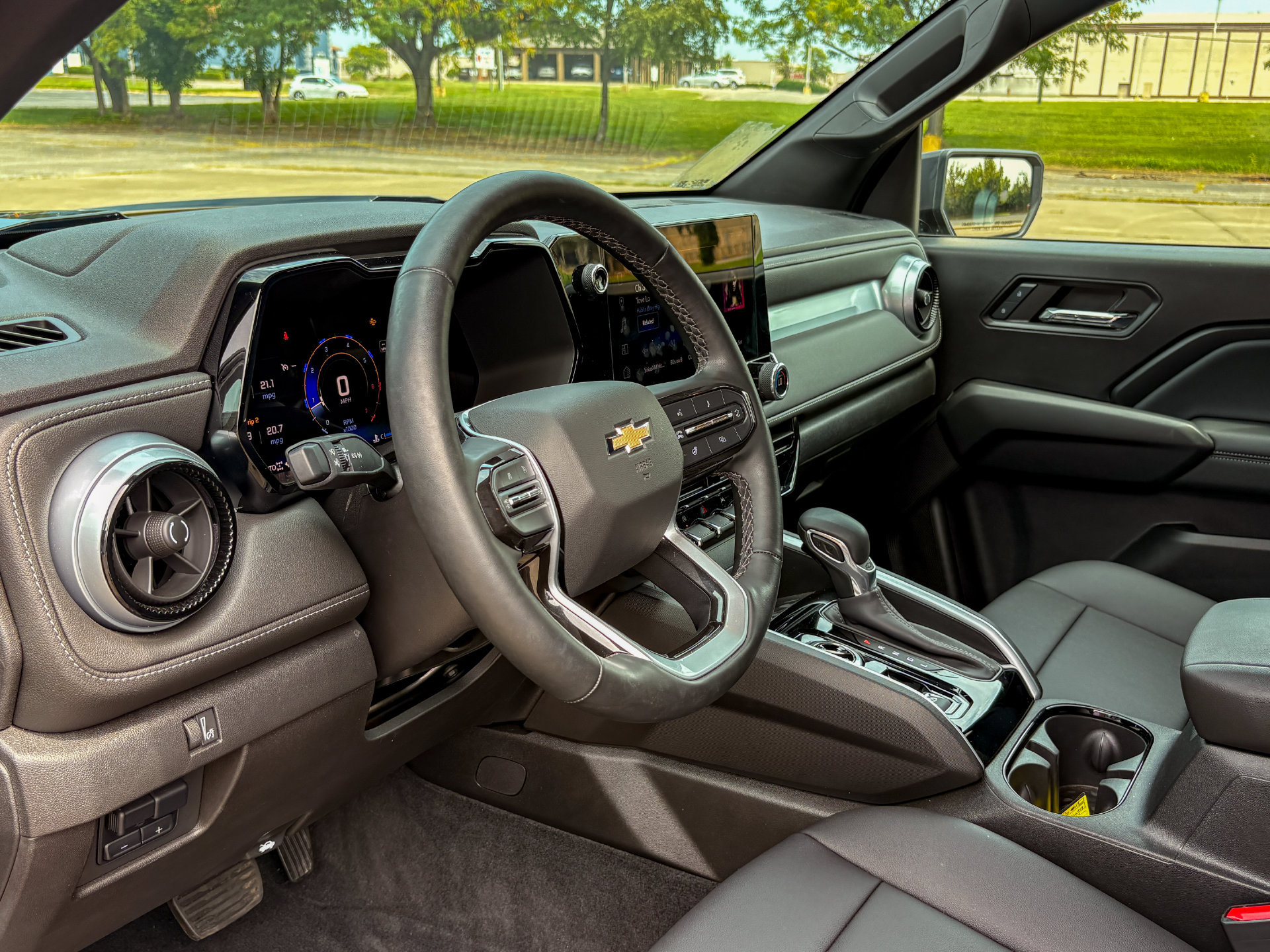 Used 2024 Chevrolet Colorado LT w/ LT Convenience Package III AWD/4WD image 15