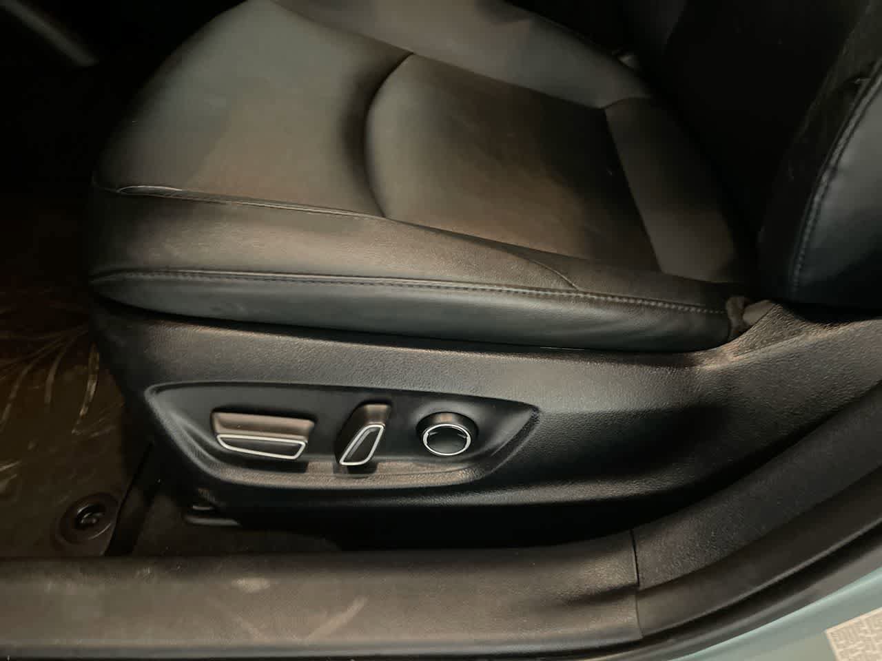 Used 2016 Toyota Prius Four w/ Advanced Technology Package FWD image 12