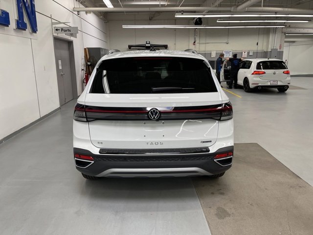 New 2026 Volkswagen Taos SE image 3