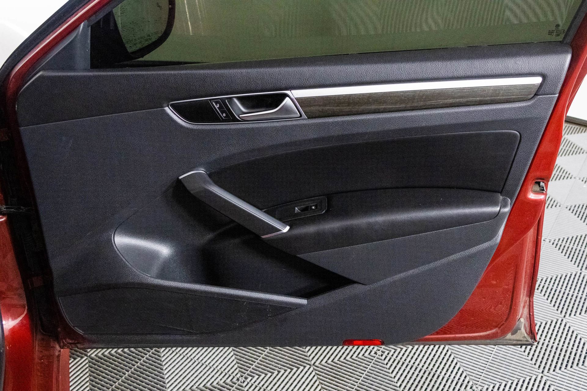 Used 2018 Volkswagen Passat 2.0T SE w/ SE Lighting Package image 41