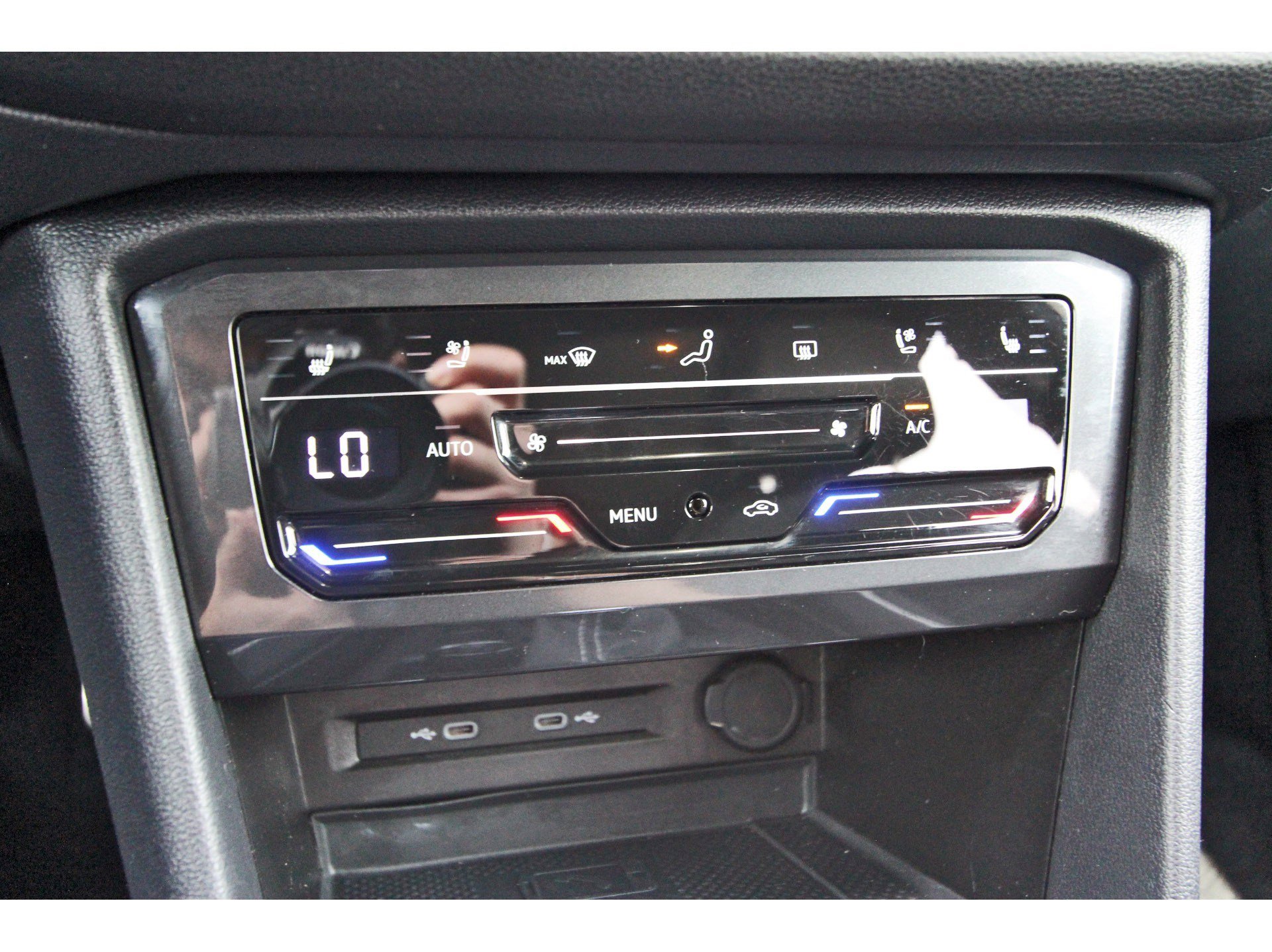 Used 2022 Volkswagen Tiguan SEL R-Line image 28